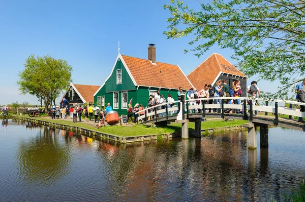 Maisons de village néerlandaises traditionnelles à Zaanse Schans, Pays-Bas — Photo