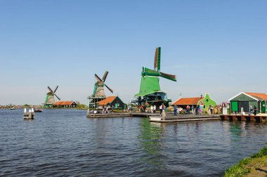 Zaanse schans, Hollanda 'da geleneksel yel değirmenleri