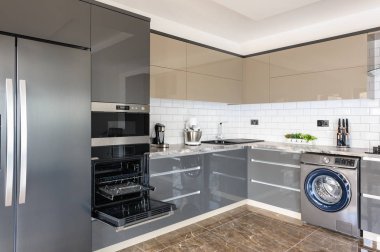 Lüks modern beyaz, bej ve gri mutfak iç