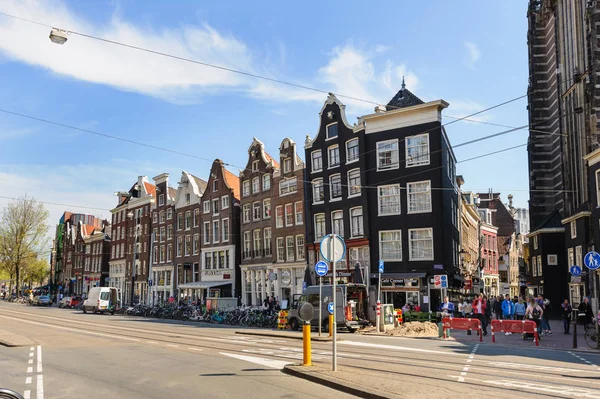 Dancing Canal Houses of Damrak, Amsterdam, Pays-Bas — Photo