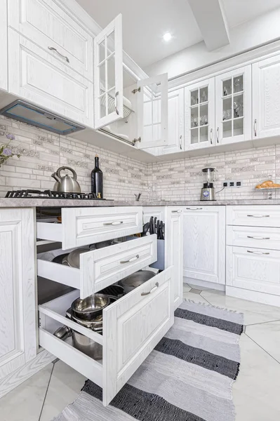 현대식 흰색 목조 주방 — 스톡 사진
