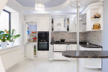 Lüks modern beyaz renkli mutfak iç