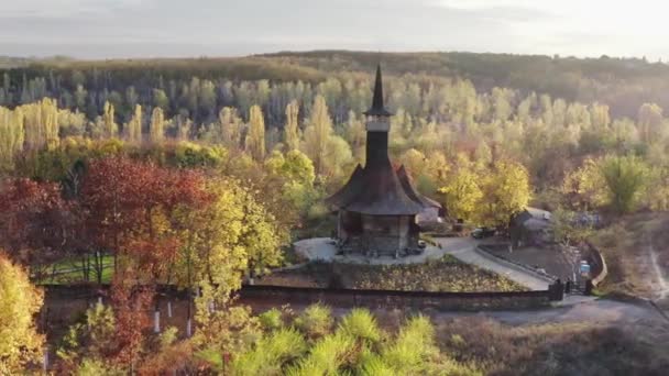 Dřevěný kostel Nanebevzetí Panny Marie — Stock video