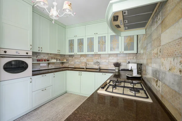Cocina blanca moderna diseño interior limpio — Foto de Stock