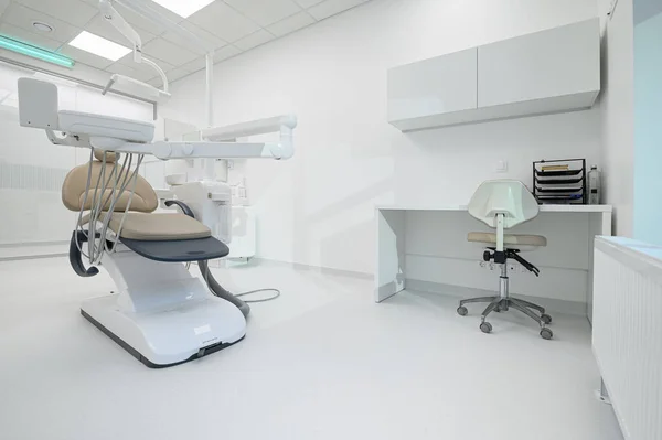 Interiorul cabinetului medical stomatologic, echipament special — Fotografie, imagine de stoc