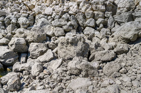 Grande mucchio di rocce e massi in un mucchio — Foto Stock