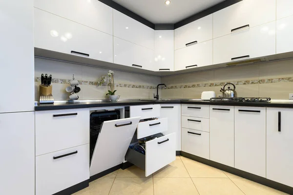 Blanco moderno clásico interior de la cocina —  Fotos de Stock