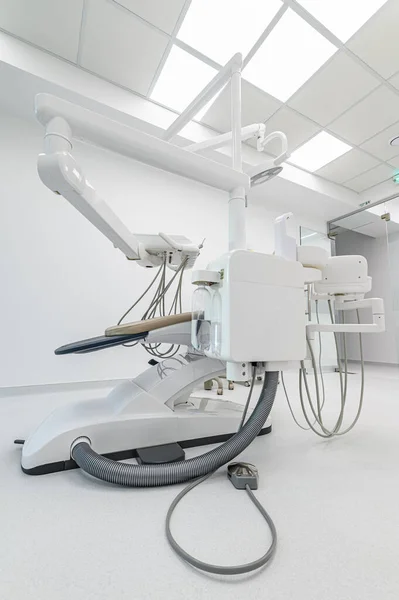 Interno della sala di chirurgia dentale con attrezzature speciali — Foto Stock