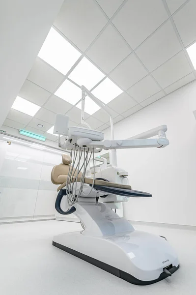 Interno dello studio medico di odontoiatria, attrezzature speciali — Foto Stock