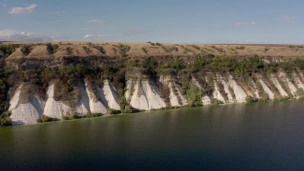 Veduta aerea della riva del fiume Dniester vicino al villaggio Molovata in Moldavia — Video Stock