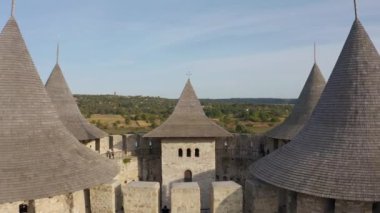 Moldova Cumhuriyeti 'nin Soroca kentindeki ortaçağ kalesinde havadan uçuş.