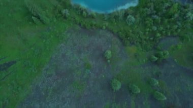 Kazakistan'ın Kaindy Gölü huş ağacı Gölü veya sualtı orman da bilinir. 400 metre uzun göl o ulaşır derinlikleri 30 metre yakınındaki bazı Areas.Areal dron vurdu mu.