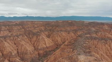 Çarın Kanyonu, çarın Kazakistan Milli parkta. Kaleler vadisi. Dünyanın ikinci en büyük kanyon. Alansal Dron ateş.