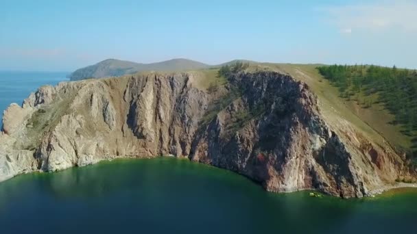 Olkhon Νησί Στη Λίμνη Βαϊκάλη Ακρωτήριο Μπουρχάν Κόλπος Βραχώδεις Και — Αρχείο Βίντεο