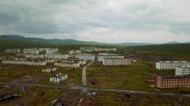 Kadykchan 鬼镇在二战期间由集中营犯人建造的西伯利亚幽灵镇 科雷马马加丹地区 — 图库视频影像