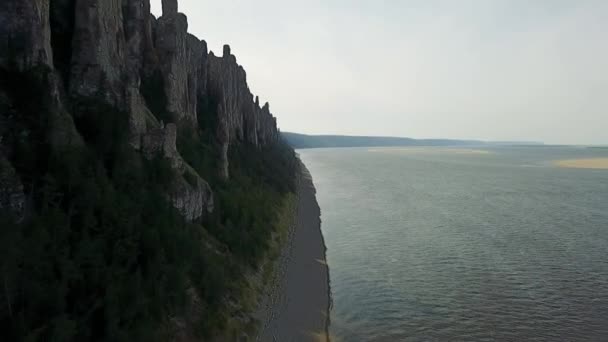 Lena Pillars Formazione Rocciosa Naturale Lungo Rive Del Fiume Lena — Video Stock