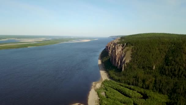 Piliers Lena Formation Roches Naturelles Long Des Rives Rivière Lena — Video