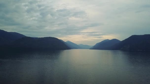 Lago Teletskoye Montagne Altai Sulla Riva Nord Repubblica Dell Altai — Video Stock