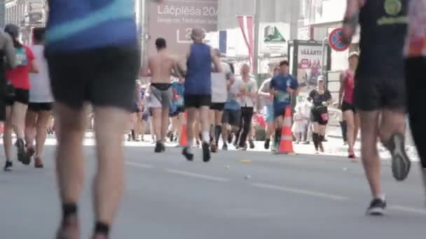 2019 Tet Riga Marathon Lettonie Marathon Runners Crowd Front View — Video