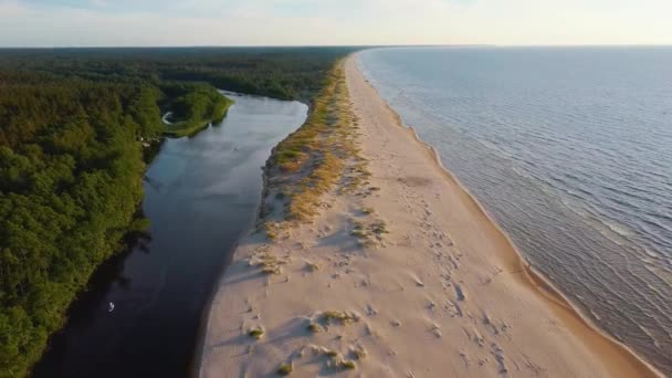 Irbe River Meets Baltic Sea Aerial Dron Shoot Řeka Irbe — Stock video