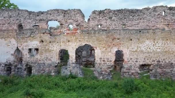 Castillo Medieval Ruinas Letonia Rauna Vista Aérea Sobre Viejo Muro — Vídeo de stock