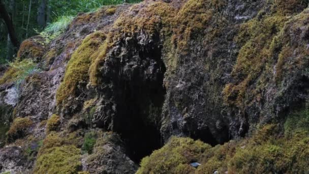 Letonya Rauna Şehrinde Şelale Rocky Bottom Rauna Staburags Cliff Ile — Stok video