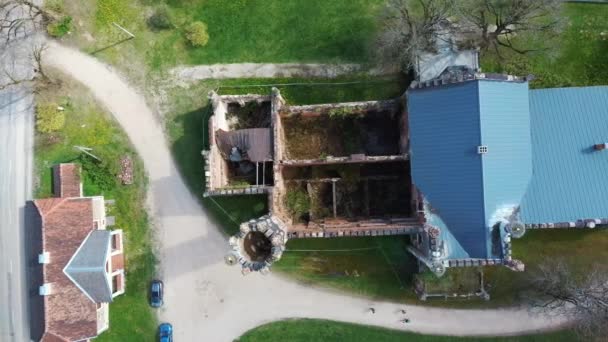 Aerial Shot Destroyed Odzienas Castle Latvia Europe Beautiful Sunny Spring — Vídeos de Stock