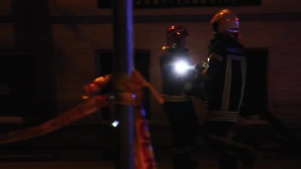 Рига Латвия Апреля 2018 Здание Полном Пламени Inferno Пожарный Борется — стоковое видео