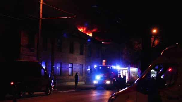 Riga Lettland April 2018 Bygga Full Flaming Inferno Brandman Kämpar — Stockvideo