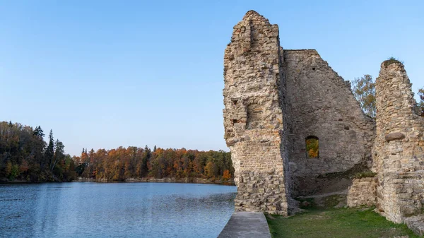 Paisaje Otoñal Del Antiguo Castillo Koknese Ruinas Río Daugava Situado — Foto de Stock