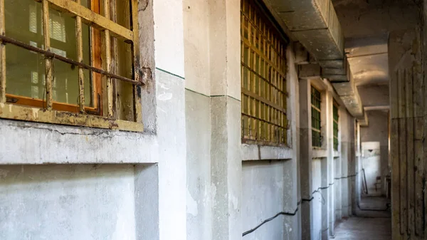 Через Окно Тюремной Камеры Проникает Свет Пустые Тюремные Камеры Тюремный — стоковое фото