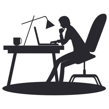 Beyaz arka planda izole edilmiş bir bilgisayarla masada oturan bir adamın silüeti. Eğitim konsepti. Sosyal ağlar. Serbest çalışan biri. Blogcu