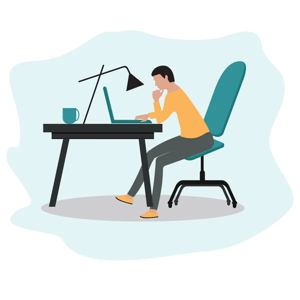 Un hombre se concentra, se sienta en una mesa con una computadora portátil, una taza de café se aísla sobre un fondo blanco vector. Independiente. Educación . — Vector de stock