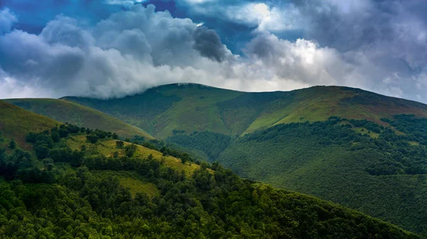 Vihar Felhők Előtt Eső Fedett Mount Gemba Polonina Borzha Tartomány — Stock Fotó