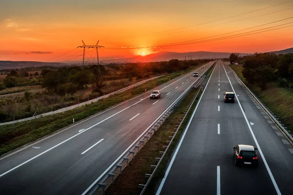 Licht Verkeer Van Snelweg Een Rechte Weg Bij Dramatische Oranje — Stockfoto