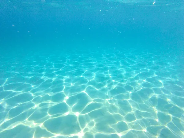 Голубая Вода Морем — стоковое фото