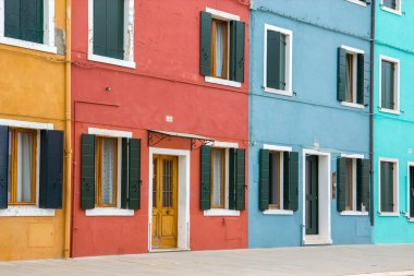 Burano, Venedik Lagünü'bir ada renkli evleri