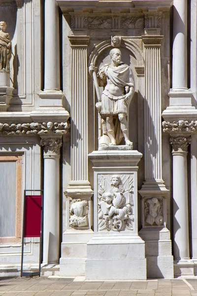 Pátio do Palácio do Doge ou Palazzo Ducale em Veneza, Itália . — Fotografia de Stock