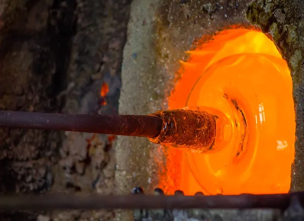 Glass blowing process — Stock Photo, Image