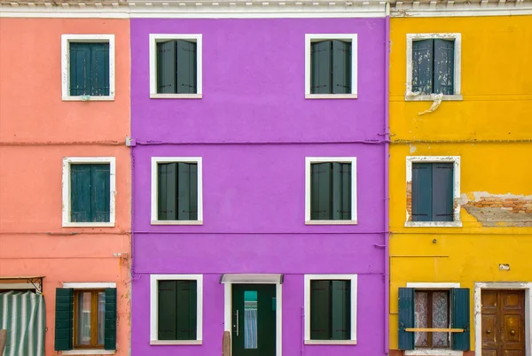 Colorful houses in Burano, an island in the Venetian Lagoon — Stock Photo, Image