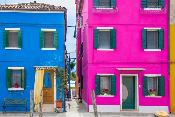 布拉诺的五颜六色的房子, 威尼斯泻湖的一个小岛 — 图库照片