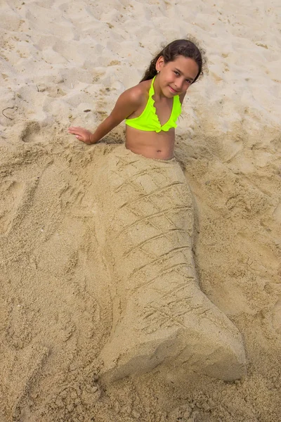 Menina sereia na areia — Fotografia de Stock