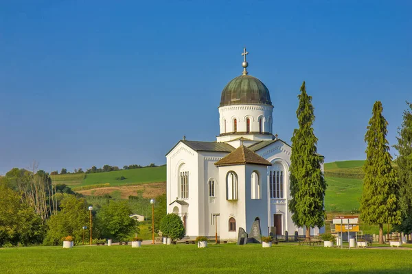 Bela Crkva-fehér templom Krupanj, Szerbia közelében — Stock Fotó