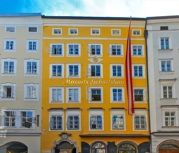 Local de nascimento de Wolfgang Amadeus Mozart em Salzburgo, Áustria — Fotografia de Stock