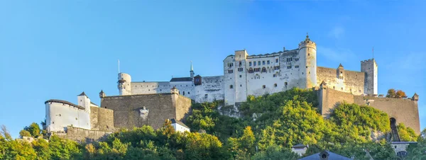 Krásný výhled na pevnost Salzburk, Salcburk, Sal — Stock fotografie