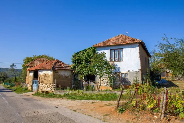 Antigua casa cerca de Pirot, Serbia — Foto de Stock