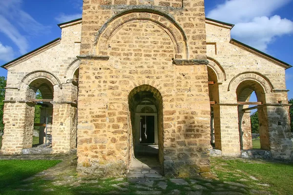 Servische orthodoxe klooster Sopocani, 13e eeuw, Servië — Stockfoto