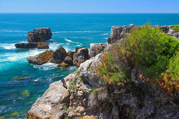 Schilderachtig uitzicht op de golven van de Atlantische Oceaan, Boca do Inferno — Stockfoto