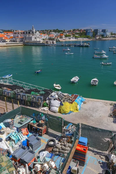 Pasti humra v přístavu Cascais, Portugalsko — Stock fotografie