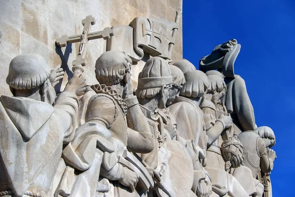 O Monumento aos Descobrimentos, localizado em Lisboa — Fotografia de Stock